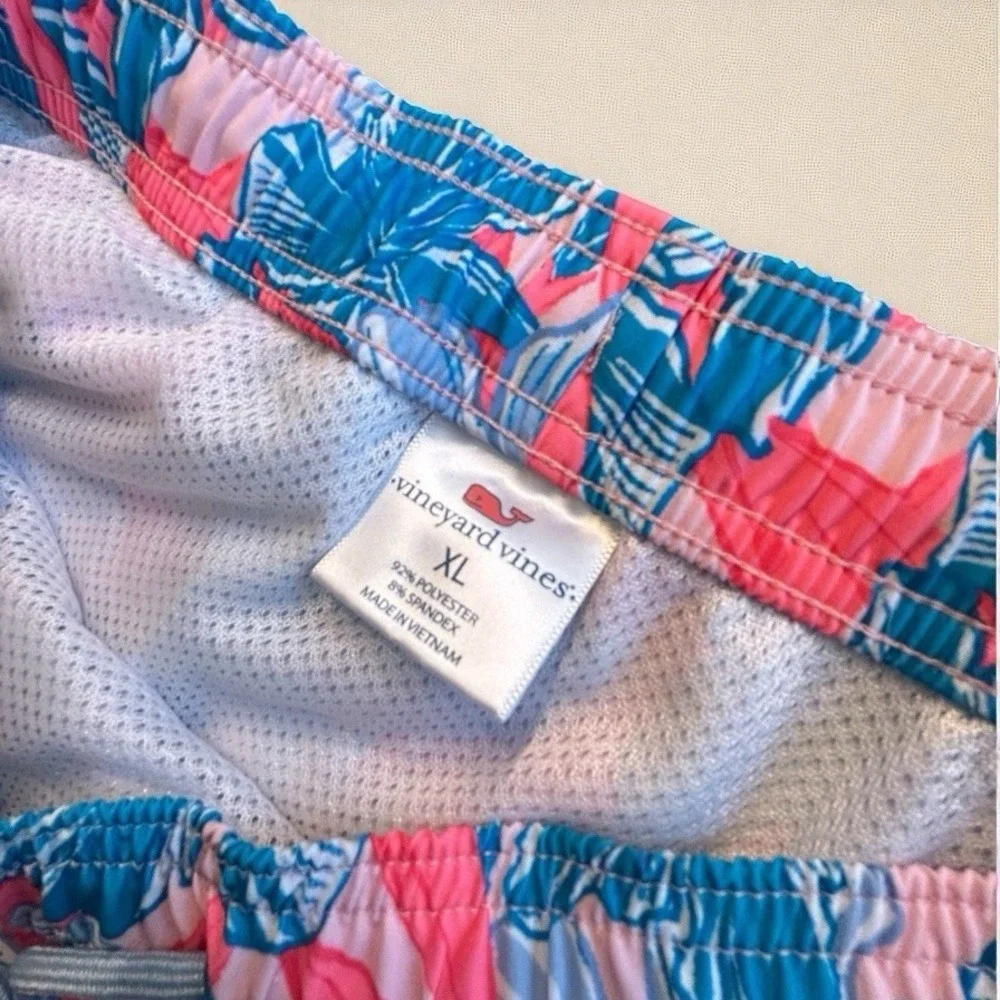 Vineyard Vines Swim Trunks XL Men's‎ Floral Pink Blue Hibiscus Board Shorts